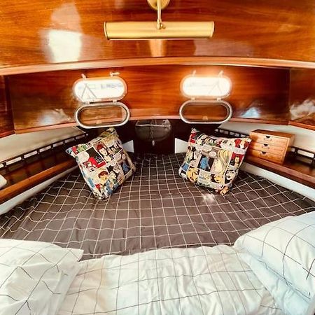 Vintage Classic 70S Boat! Hotel Sant Adria de Besos Exterior photo