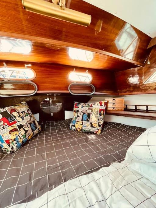 Vintage Classic 70S Boat! Hotel Sant Adria de Besos Exterior photo